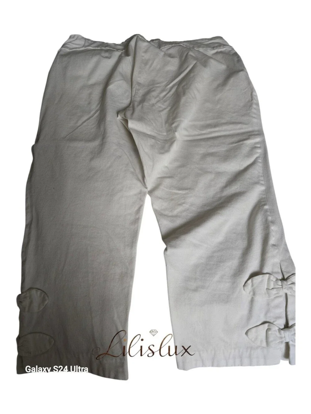 Crown &Ivy White Size 16 Casual Capris With  Bow Cut Outs At The Bottom GUC